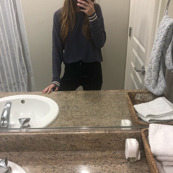 Lightweight Madewell sweater with striped sleeves - Picture 2 of 4